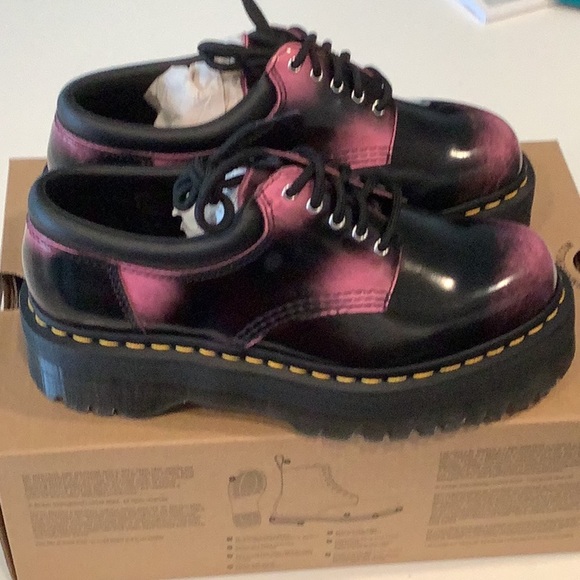 DR. MARTENS BLACK AND PINK ARCADIA - Picture 5 of 11
